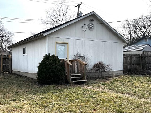 731 S Poplar Street, Ottawa, KS 66067