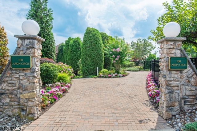 71 Colton Cir 71, West Orange Twp., NJ 07052