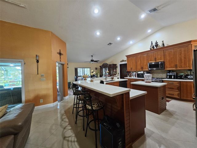 197 NW 113th Way, Coral Springs, FL 33071