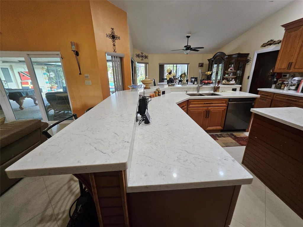 197 NW 113th Way, Coral Springs, FL 33071
