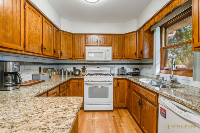 1410 N Fairview Lane, Mchenry, IL 60051