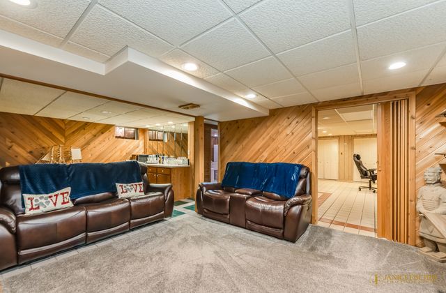 1410 N Fairview Lane, Mchenry, IL 60051