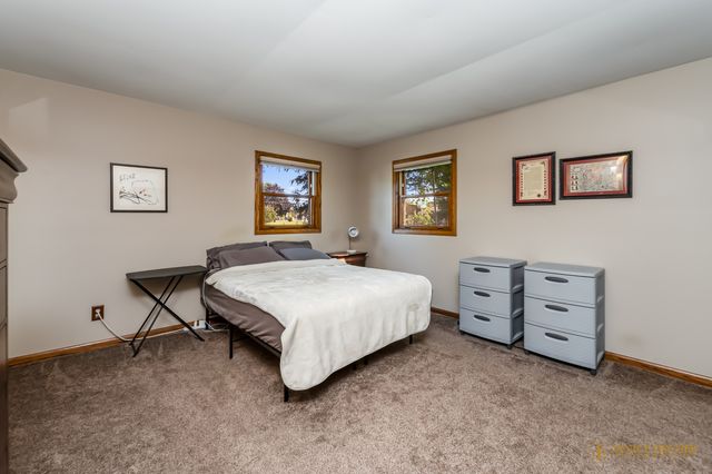 1410 N Fairview Lane, Mchenry, IL 60051