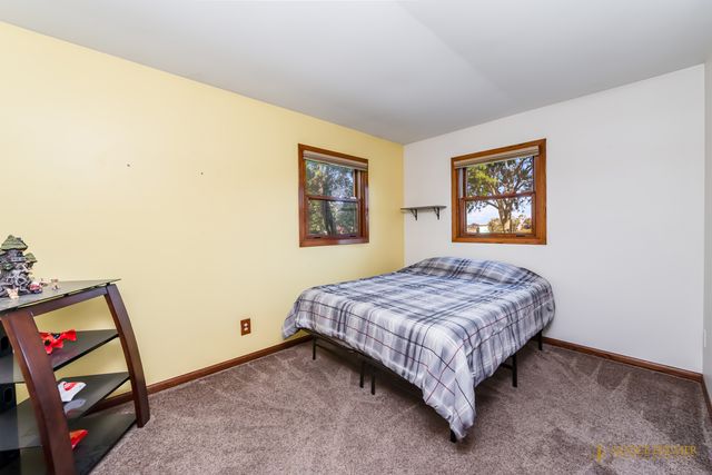1410 N Fairview Lane, Mchenry, IL 60051