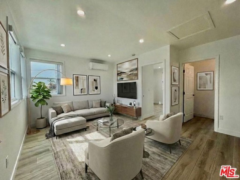 1321 N Normandie Avenue, Los Angeles, CA 90027