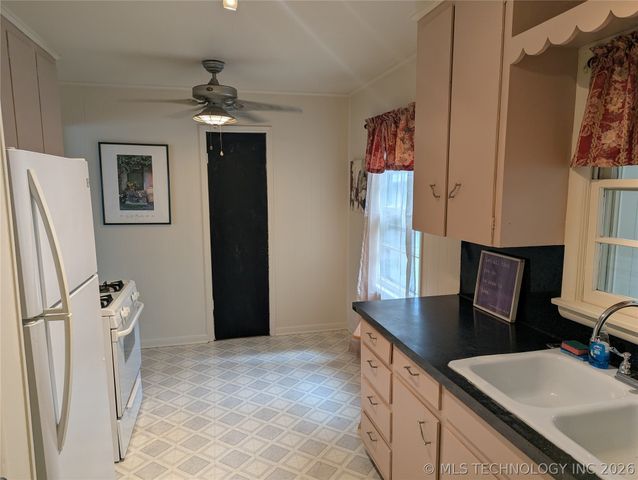 302 W 39th Street, Sand Springs, OK 74063