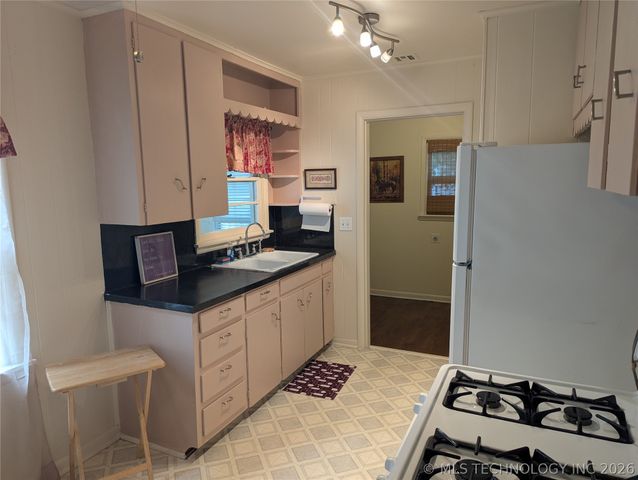 302 W 39th Street, Sand Springs, OK 74063