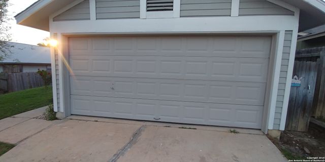 7729 Ridge Mist Dr, San Antonio, TX 78239