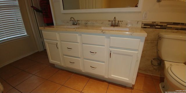 7729 Ridge Mist Dr, San Antonio, TX 78239