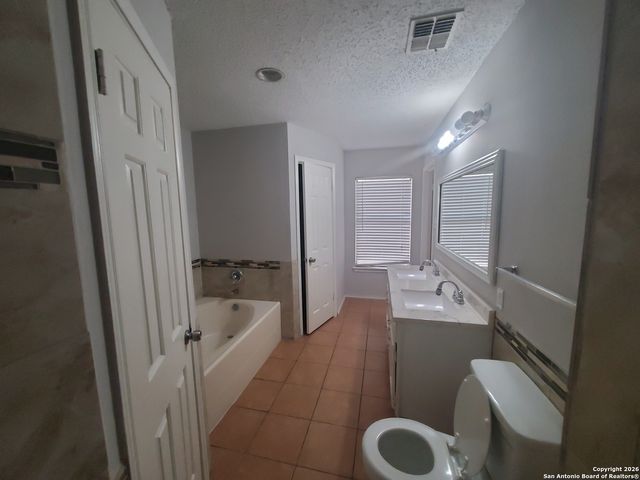 7729 Ridge Mist Dr, San Antonio, TX 78239