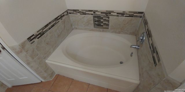 7729 Ridge Mist Dr, San Antonio, TX 78239