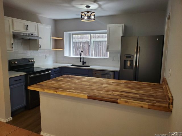 7729 Ridge Mist Dr, San Antonio, TX 78239