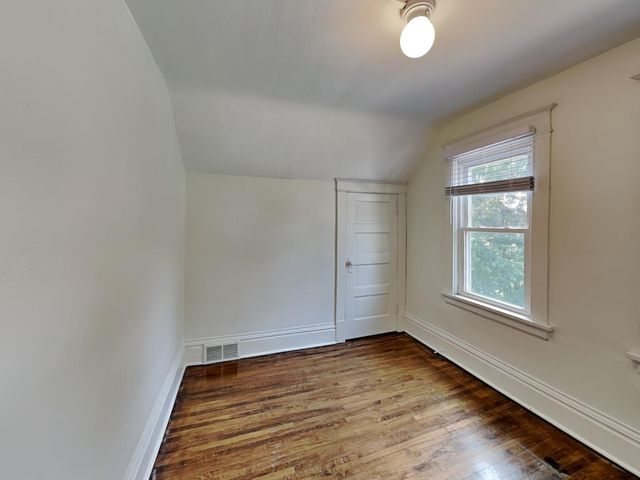 1403 Barclay Street, Saint Paul, MN 55106