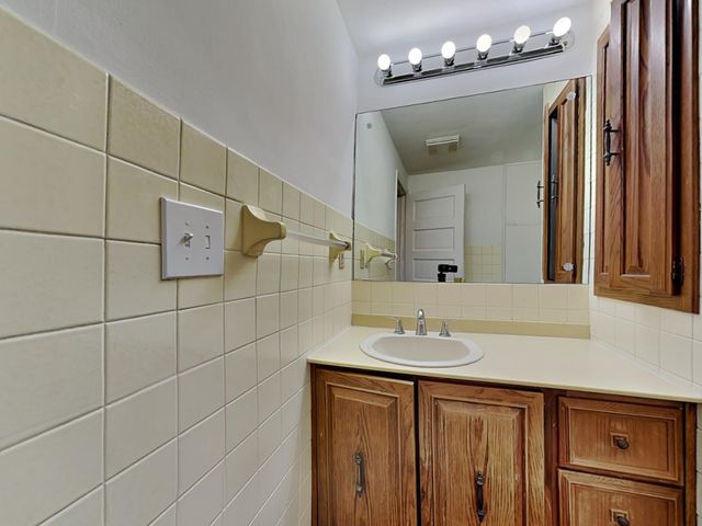 1403 Barclay Street, Saint Paul, MN 55106