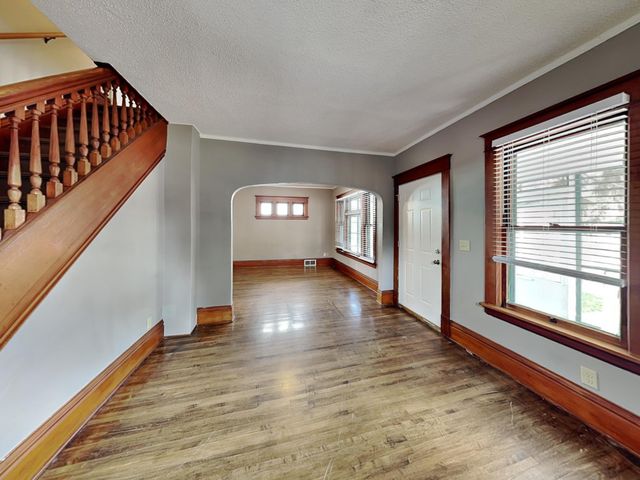 1403 Barclay Street, Saint Paul, MN 55106