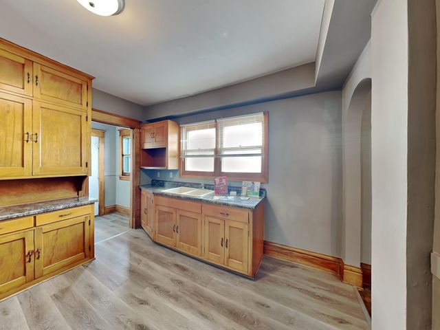 1403 Barclay Street, Saint Paul, MN 55106