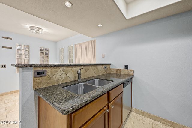 3235 E CAMELBACK Road 124, Phoenix, AZ 85018