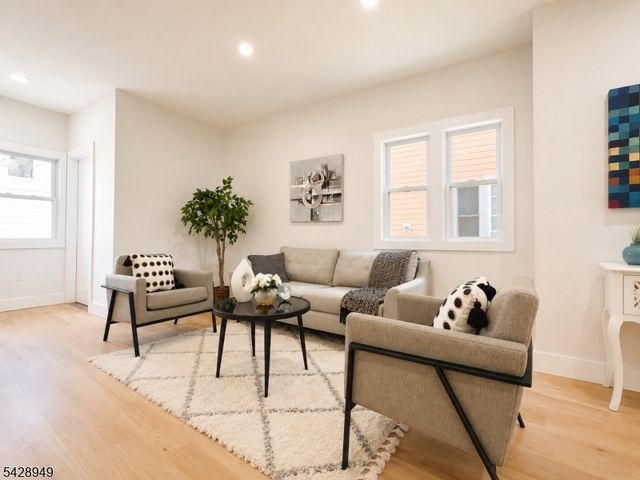 222 E 30Th St, Paterson City, NJ 07514