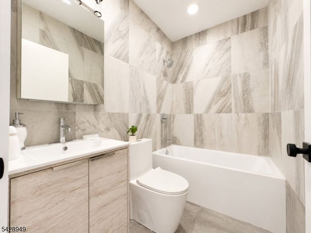 222 E 30Th St, Paterson City, NJ 07514