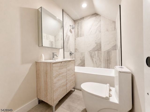 222 E 30Th St, Paterson City, NJ 07514