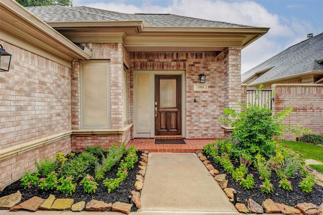1918 Supplejack Court, Sugar Land, TX 77479