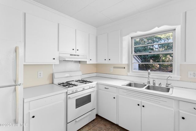 962 Taft Road SW, Supply, NC 28462