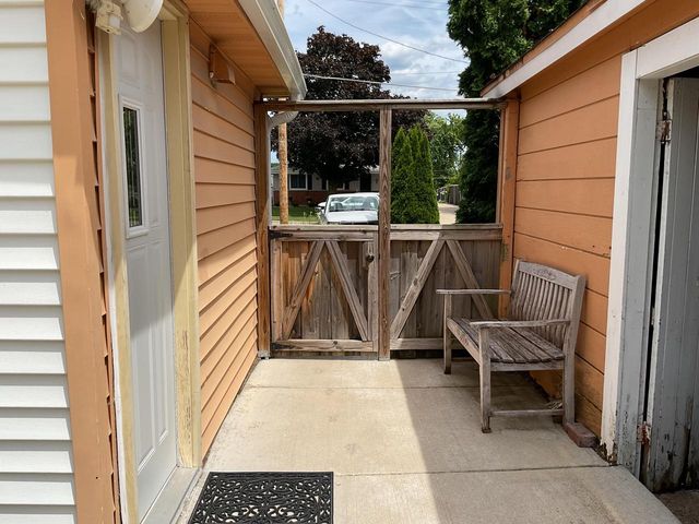 6108 54th AVENUE, Kenosha, WI 53142