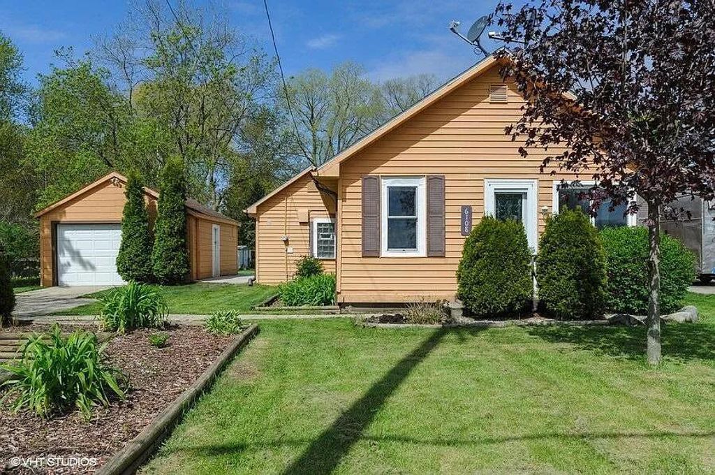 6108 54th AVENUE, Kenosha, WI 53142