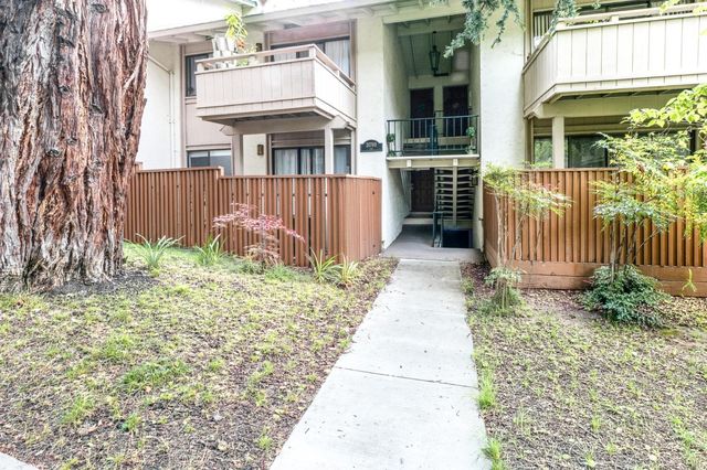 20700 4th Street 3, Saratoga, CA 95070