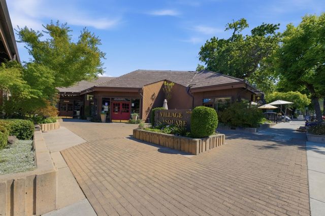 20700 4th Street 3, Saratoga, CA 95070