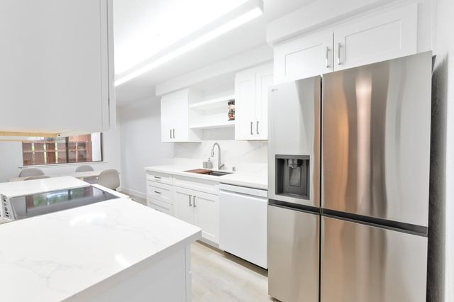 20700 4th Street 3, Saratoga, CA 95070