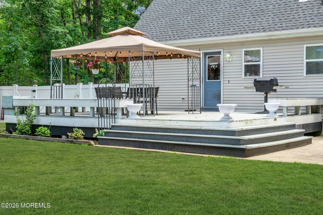 9 Walter Drive, Jackson, NJ 08527