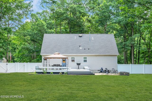 9 Walter Drive, Jackson, NJ 08527