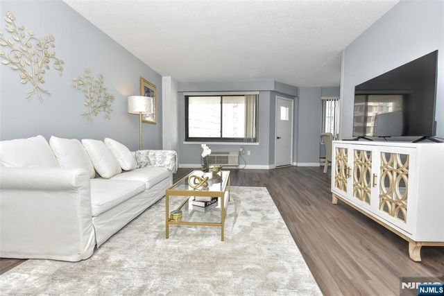 307 Prospect Avenue 4B, Hackensack, NJ 07601