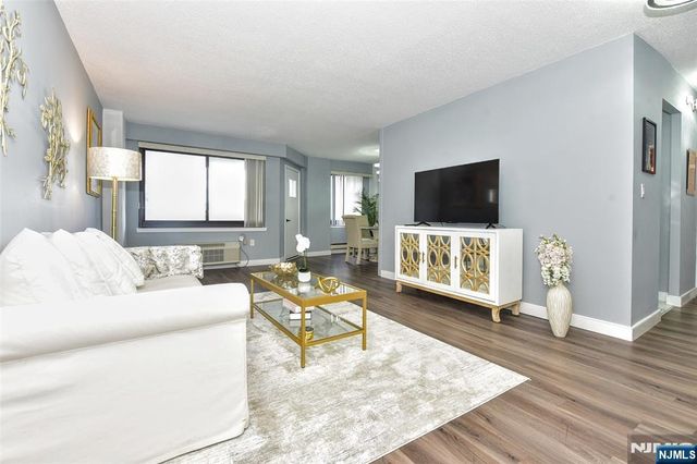 307 Prospect Avenue 4B, Hackensack, NJ 07601