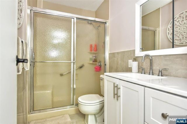 307 Prospect Avenue 4B, Hackensack, NJ 07601