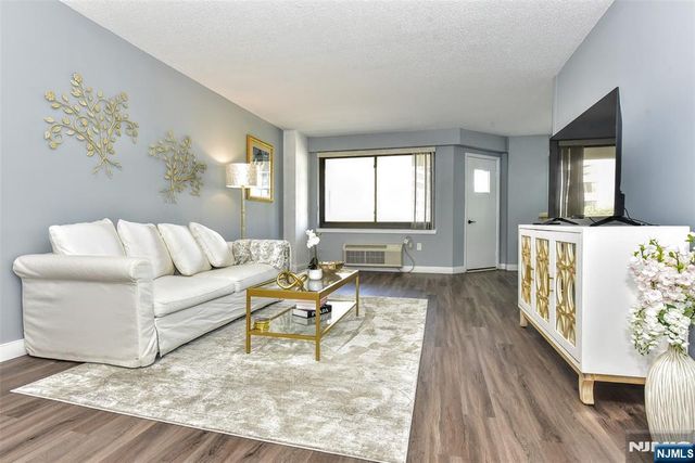 307 Prospect Avenue 4B, Hackensack, NJ 07601