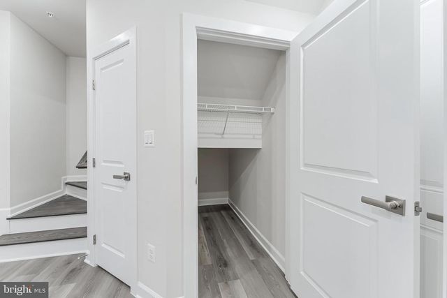 21815 EXPRESS TER, Ashburn, VA 20147