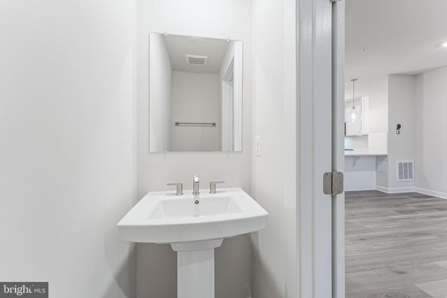 21815 EXPRESS TER, Ashburn, VA 20147