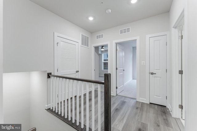 21815 EXPRESS TER, Ashburn, VA 20147