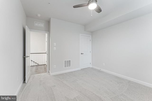 21815 EXPRESS TER, Ashburn, VA 20147