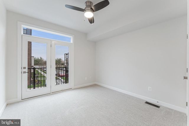 21815 EXPRESS TER, Ashburn, VA 20147