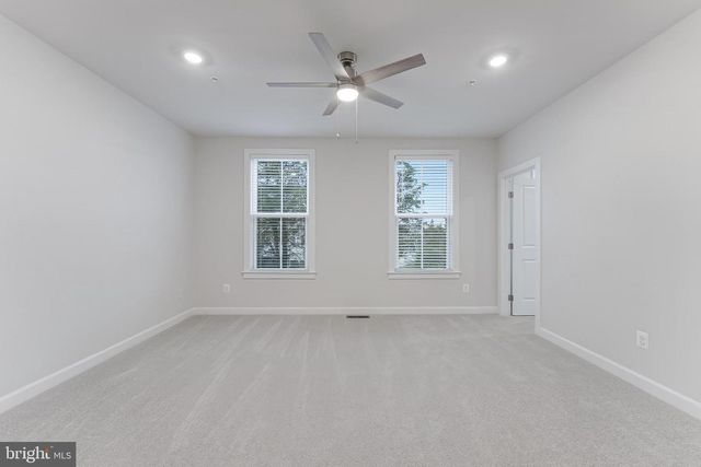 21815 EXPRESS TER, Ashburn, VA 20147