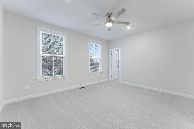 21815 EXPRESS TER, Ashburn, VA 20147