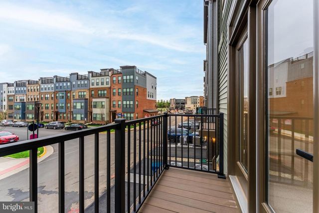 21815 EXPRESS TER, Ashburn, VA 20147