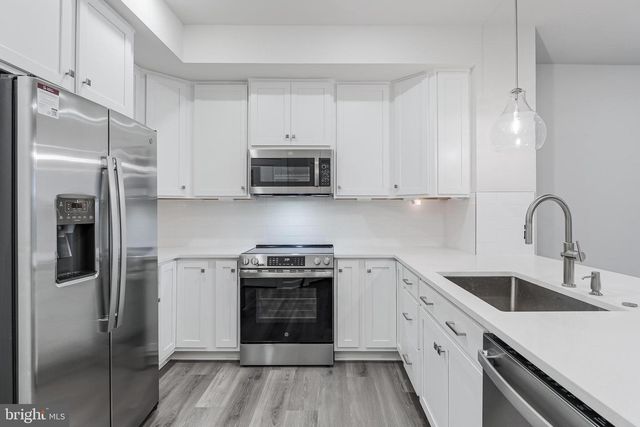 21815 EXPRESS TER, Ashburn, VA 20147