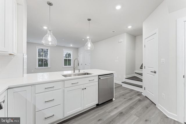 21815 EXPRESS TER, Ashburn, VA 20147