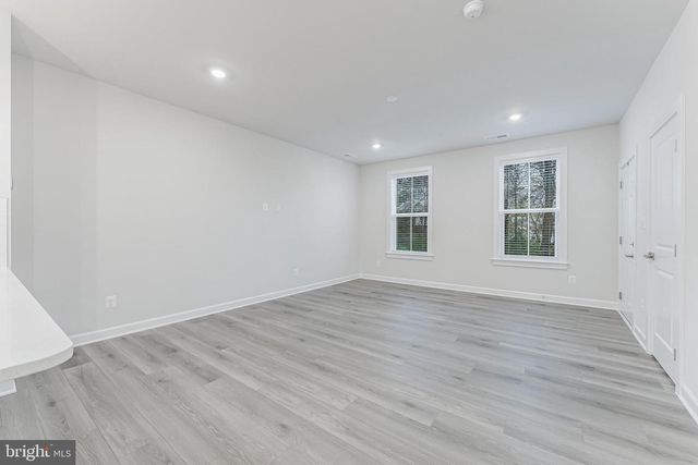 21815 EXPRESS TER, Ashburn, VA 20147