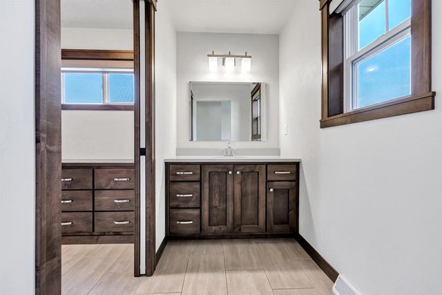 2157 FOX POINT CIRCLE, De Pere, WI 54115