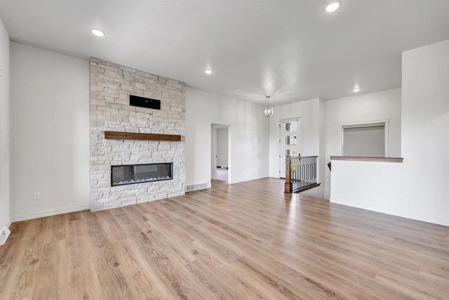 2157 FOX POINT CIRCLE, De Pere, WI 54115